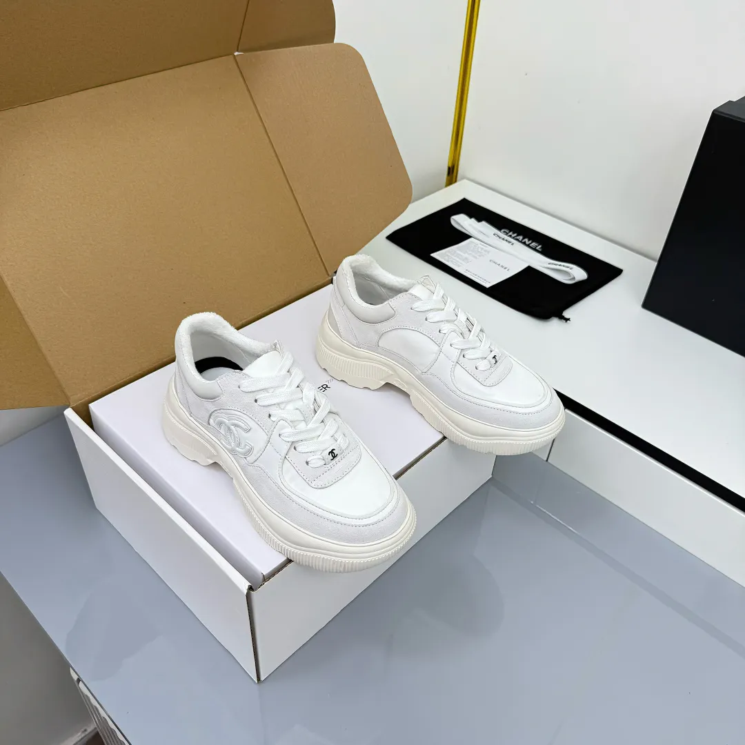 👟👟Ex-factory price 620👟👟 Chanel bread shoes ~ original calfskin panda shoes Chanel 25C latest hot style panda black and white sports shoes casual sneakers Xiaoxiang hot item classic black and white panda color coco girls must pay Fabric: original custom mixed sheepskin lining: original imported breathable mesh lining outsole: Original molded rubber + TPU combination Size: Women's 35-41